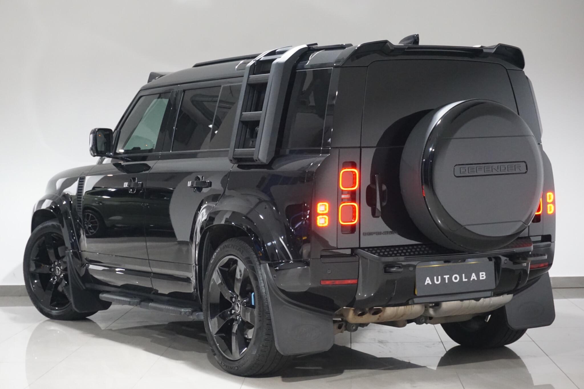 Land Rover Defender 110 3.0 D300 MHEV X-Dynamic HSE Auto 4WD Euro 6 (s/s) 5dr